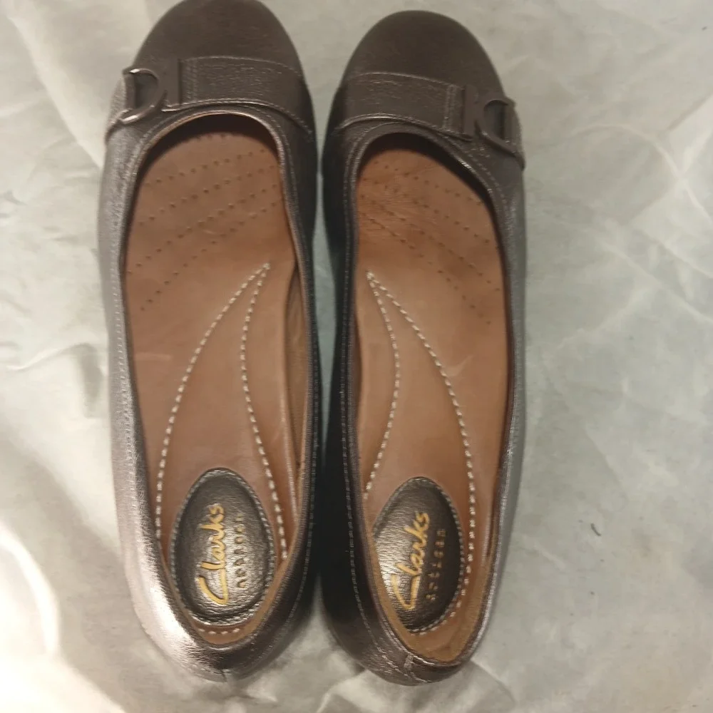 Clarks Artisan Wedge Pumps 8.5 Bronze‎ Metallic Leather Buckle Office Comfort